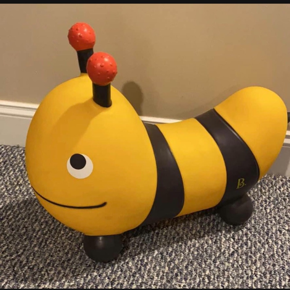 Bouncy Bizzi Bumble Bee bouncer Hopper Ride on Toy